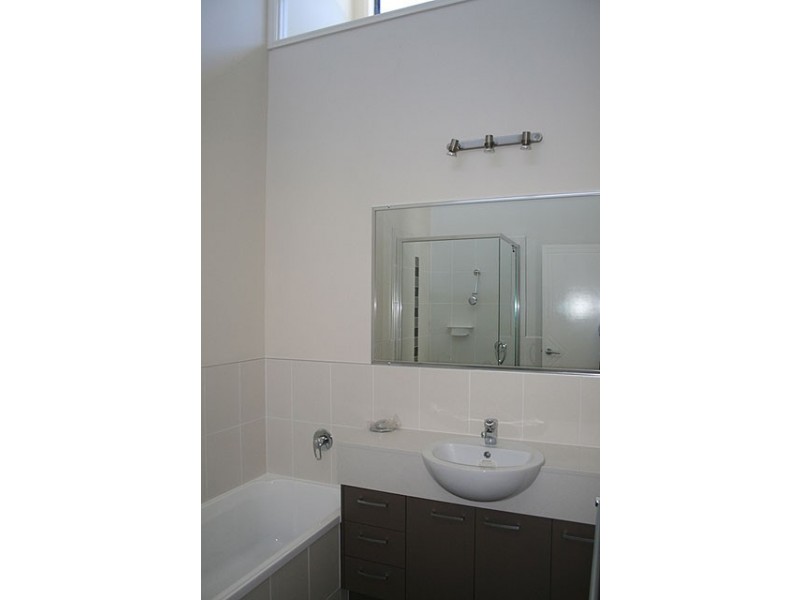 2,5,6/29 Tavistock Street, Torquay QLD 4655