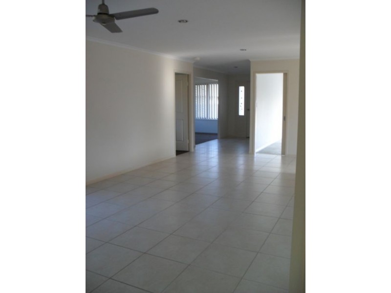 3 Pharlap Court, Point Vernon QLD 4655