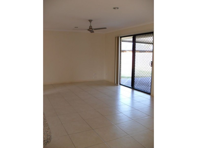 3 Pharlap Court, Point Vernon QLD 4655