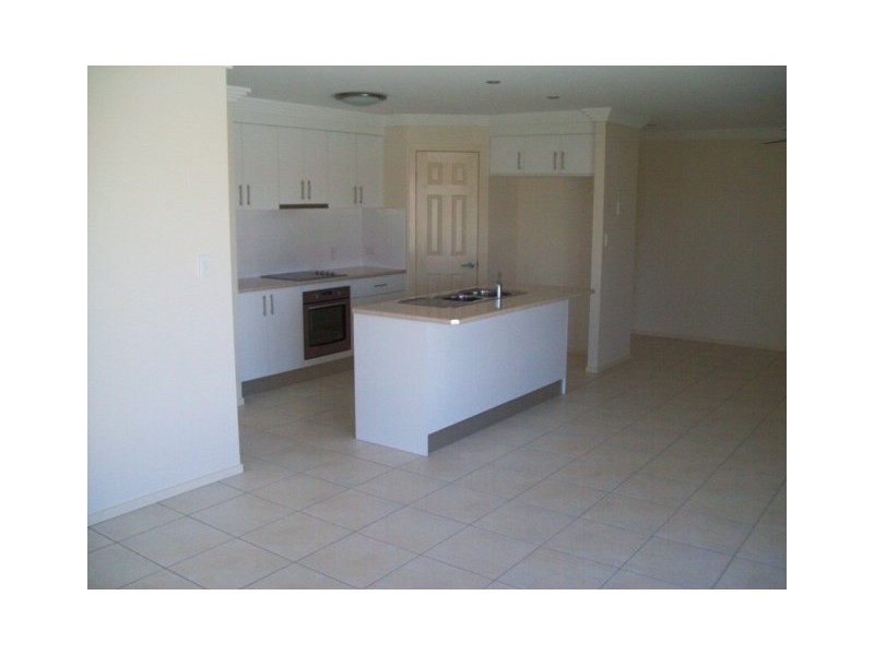 8 Whipbird Court, Urangan QLD 4655