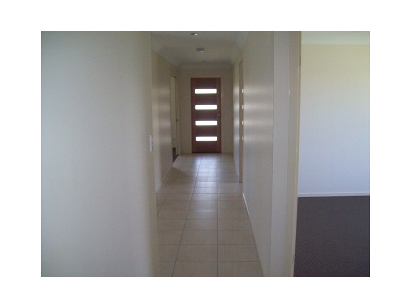 8 Whipbird Court, Urangan QLD 4655
