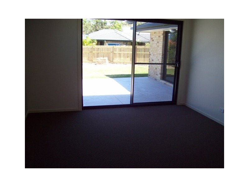 8 Whipbird Court, Urangan QLD 4655