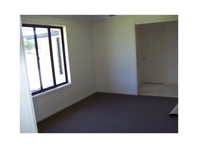 8 Whipbird Court, Urangan QLD 4655
