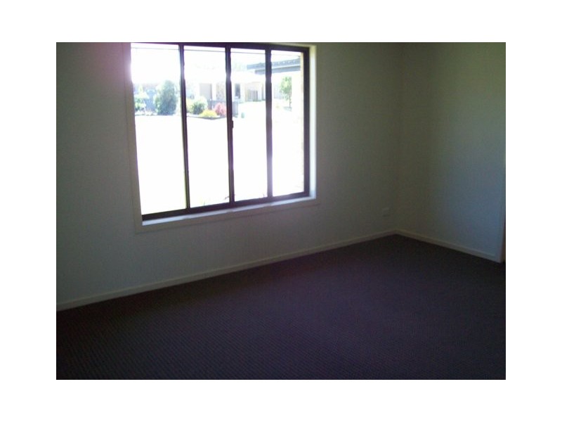 8 Whipbird Court, Urangan QLD 4655