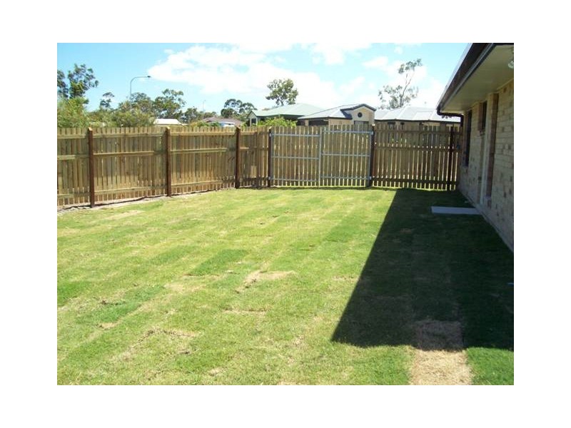 8 Whipbird Court, Urangan QLD 4655