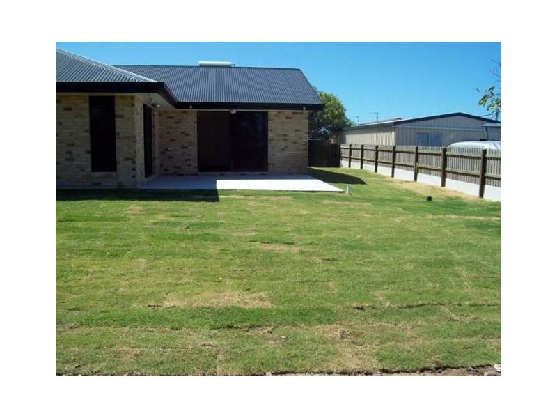8 Whipbird Court, Urangan QLD 4655