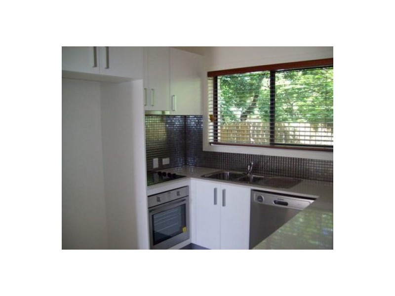 8/243 Torquay Terrace, Torquay QLD 4655