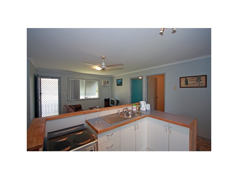 120 Limpus St, Urangan QLD 4655