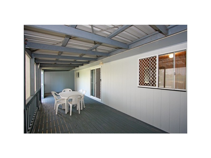 120 Limpus St, Urangan QLD 4655