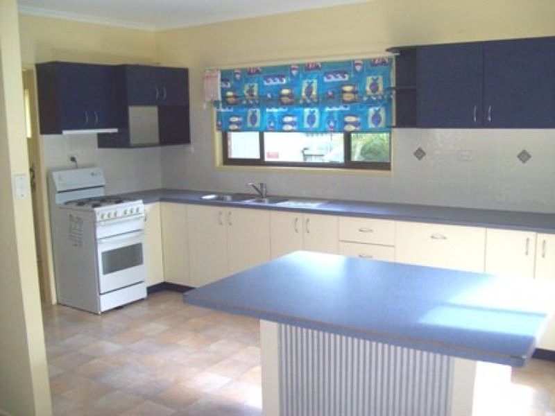 42 Kingfisher Parade, Toogoom QLD 4655