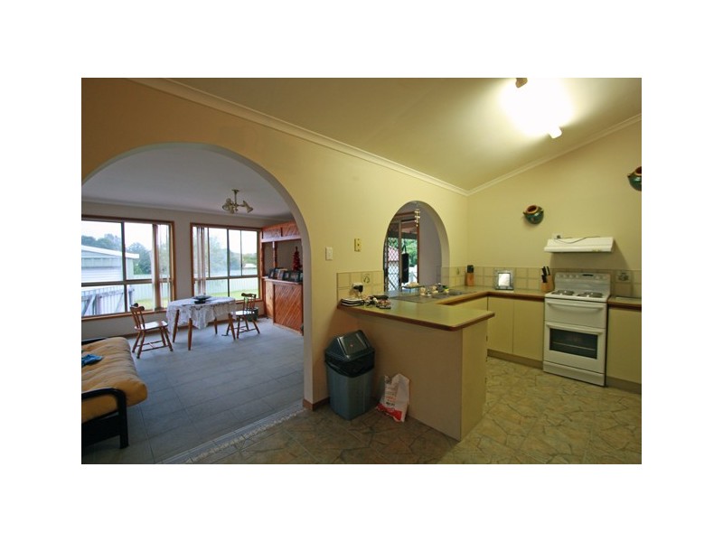 8 Bruce Street, Torquay QLD 4655