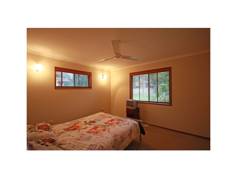 8 Bruce Street, Torquay QLD 4655