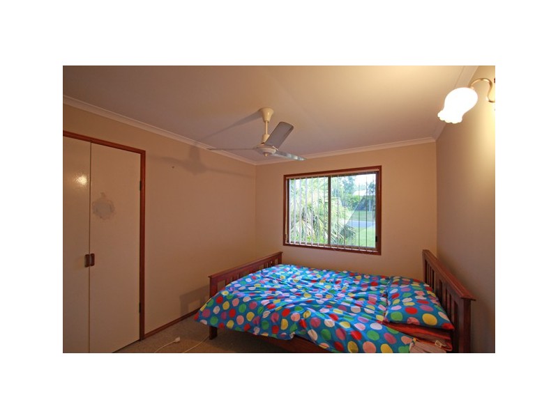 8 Bruce Street, Torquay QLD 4655