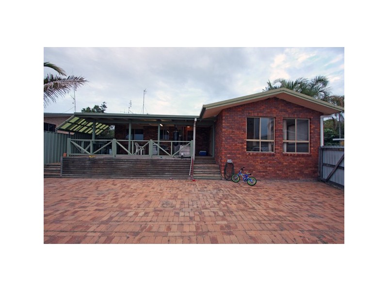 8 Bruce Street, Torquay QLD 4655