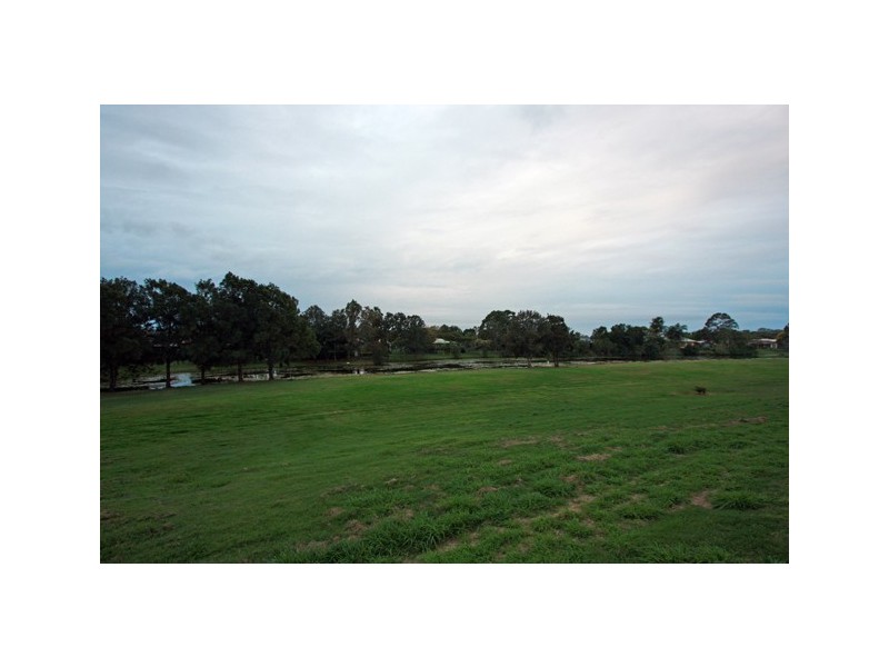 8 Bruce Street, Torquay QLD 4655