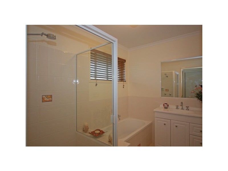 12 Lady Nelson DR, Eli Waters QLD 4655