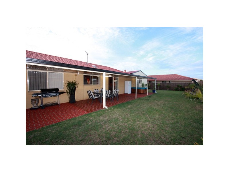 12 Lady Nelson DR, Eli Waters QLD 4655