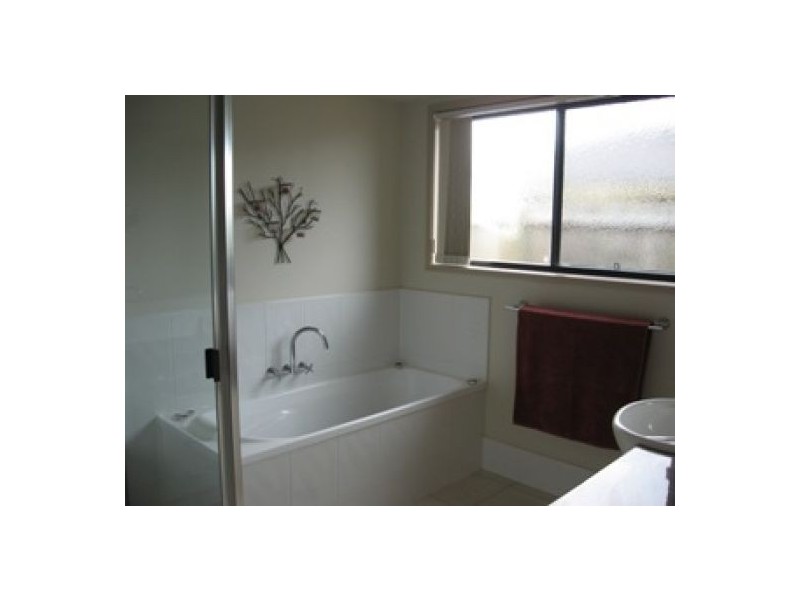 9 Lockerbie Court, Kawungan QLD 4655