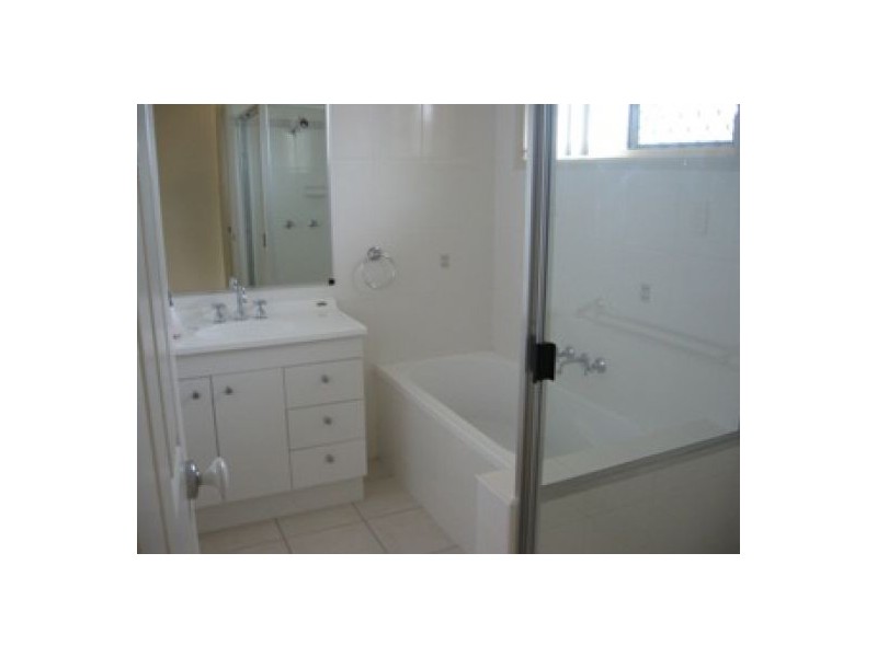 2 Sharyn Court, Point Vernon QLD 4655