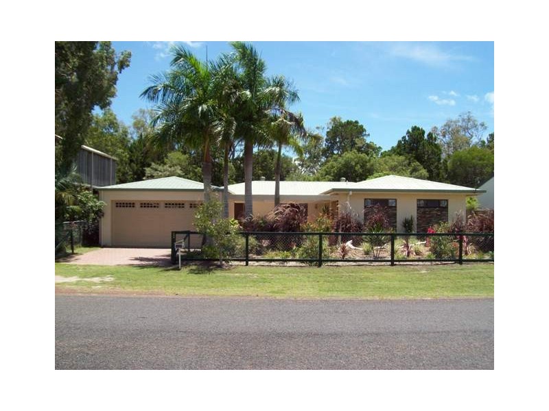100 Kingfisher Parade, Toogoom QLD 4655