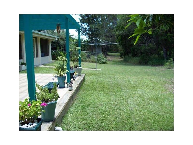 100 Kingfisher Parade, Toogoom QLD 4655