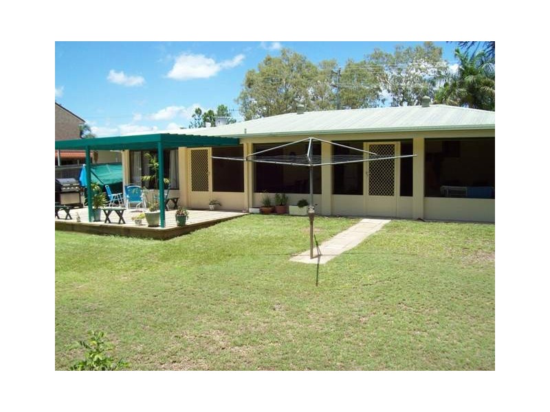100 Kingfisher Parade, Toogoom QLD 4655