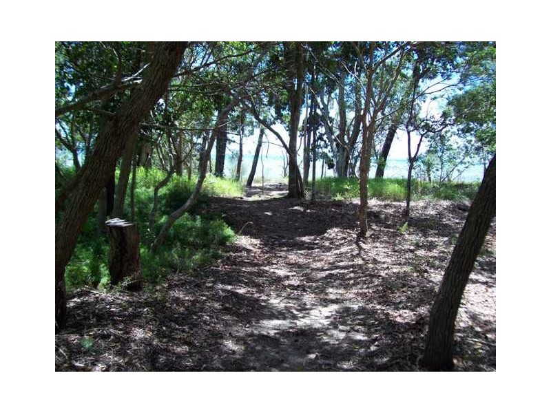 100 Kingfisher Parade, Toogoom QLD 4655