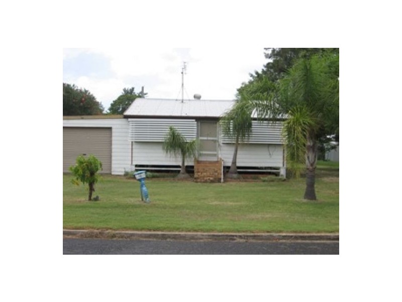 16 Smith Street, Urangan QLD 4655