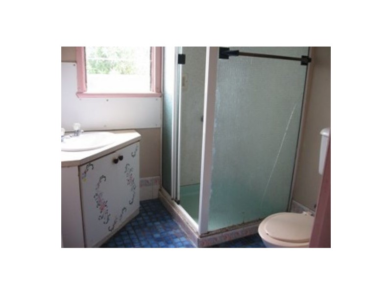 16 Smith Street, Urangan QLD 4655