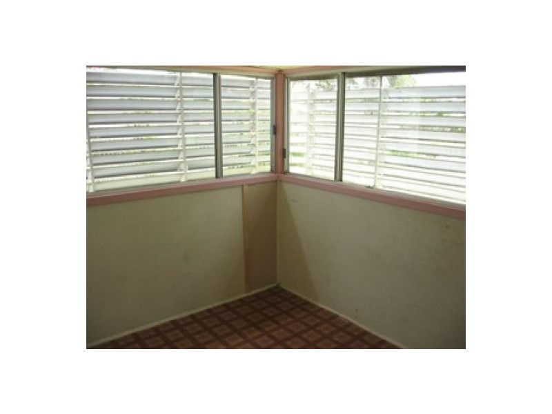 16 Smith Street, Urangan QLD 4655