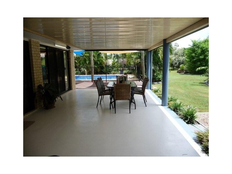 21 Meadow Dr, Dundowran Beach QLD 4655