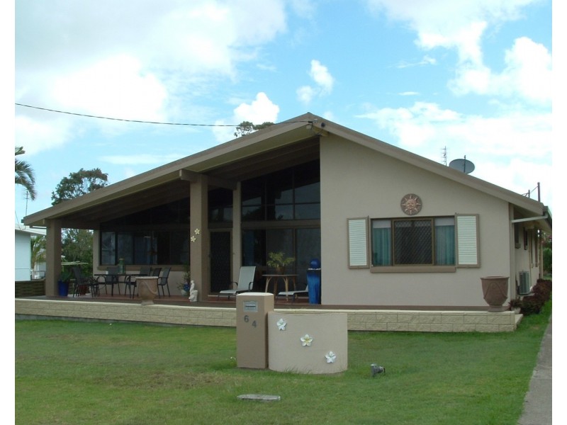 64 Esplanade, Point Vernon QLD 4655