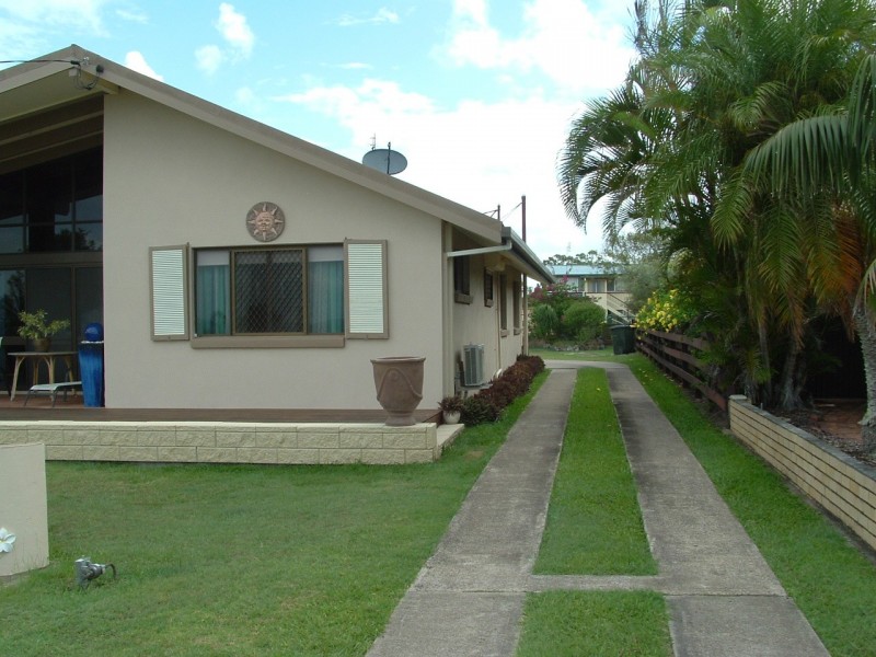 64 Esplanade, Point Vernon QLD 4655