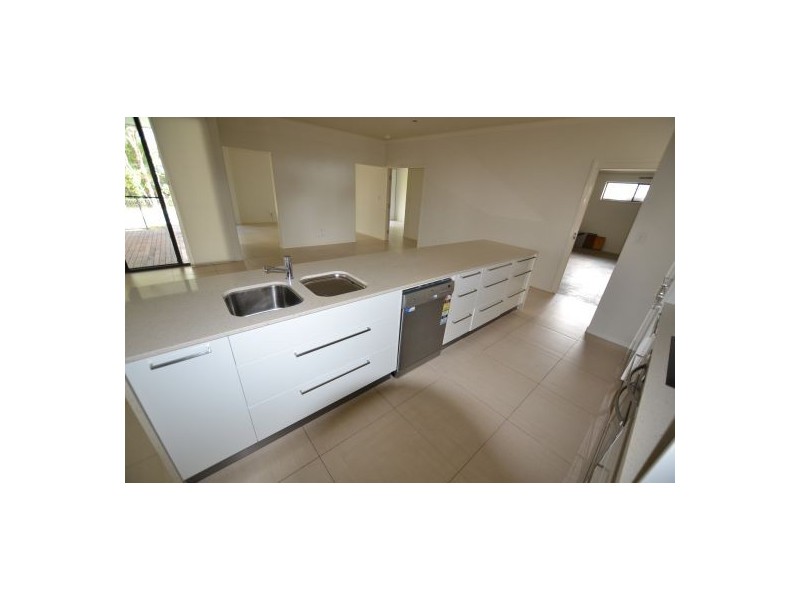 17 Parraweena Court, Point Vernon QLD 4655