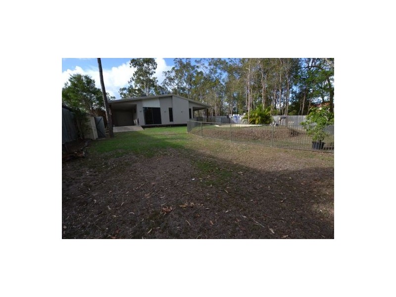17 Parraweena Court, Point Vernon QLD 4655