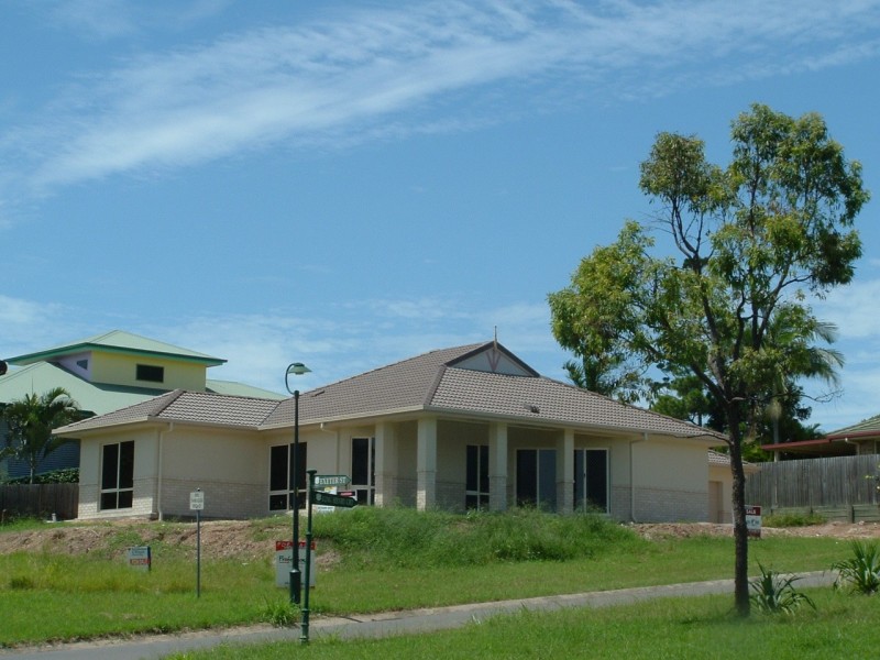 2 King Henry Court, Urangan QLD 4655