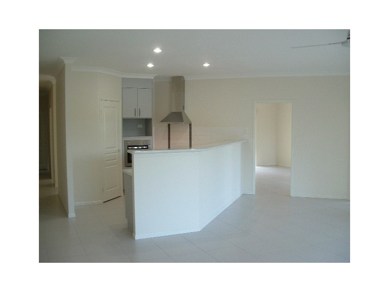 2 King Henry Court, Urangan QLD 4655