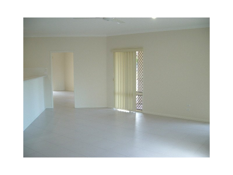 2 King Henry Court, Urangan QLD 4655