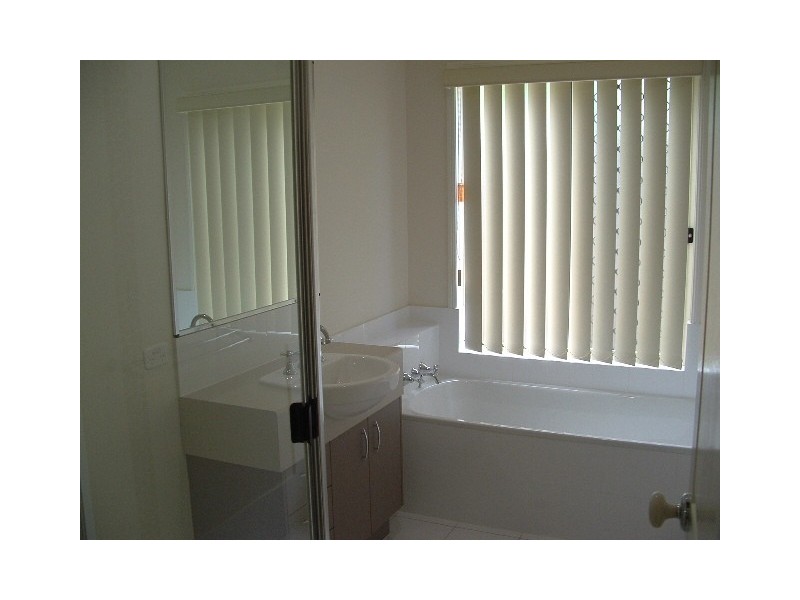 2 King Henry Court, Urangan QLD 4655