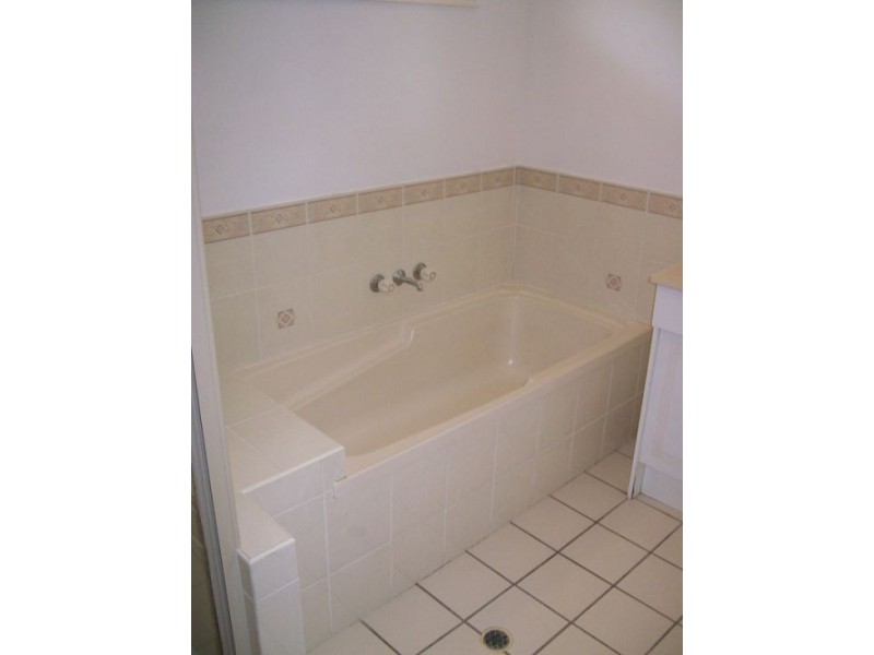 223 Dayman Street, Urangan QLD 4655