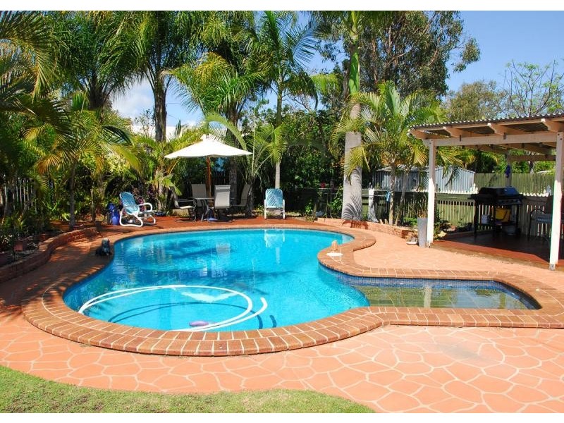 49 Mant Street. Point Vernon, Point Vernon QLD 4655