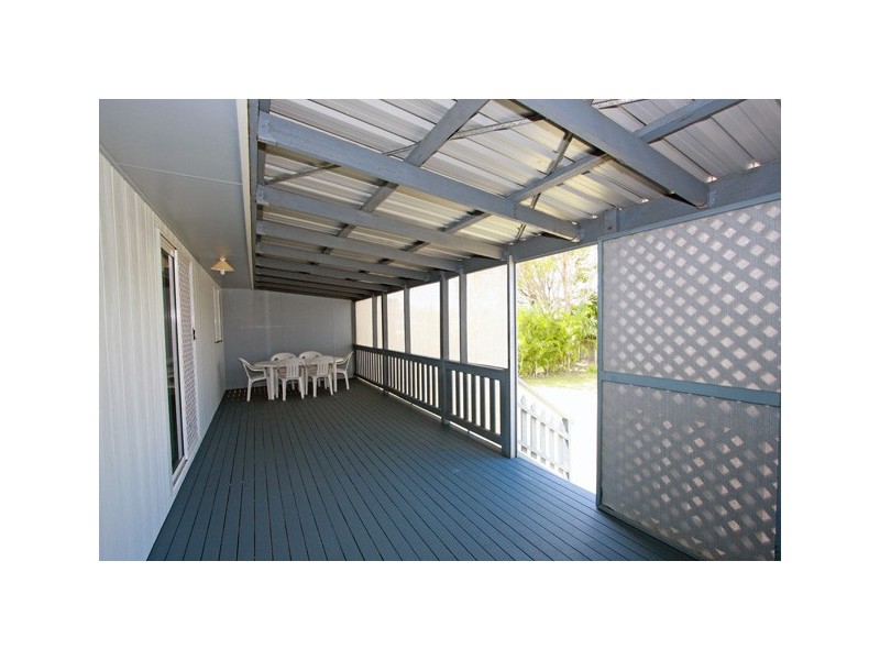 120 Limpus Street, Urangan QLD 4655