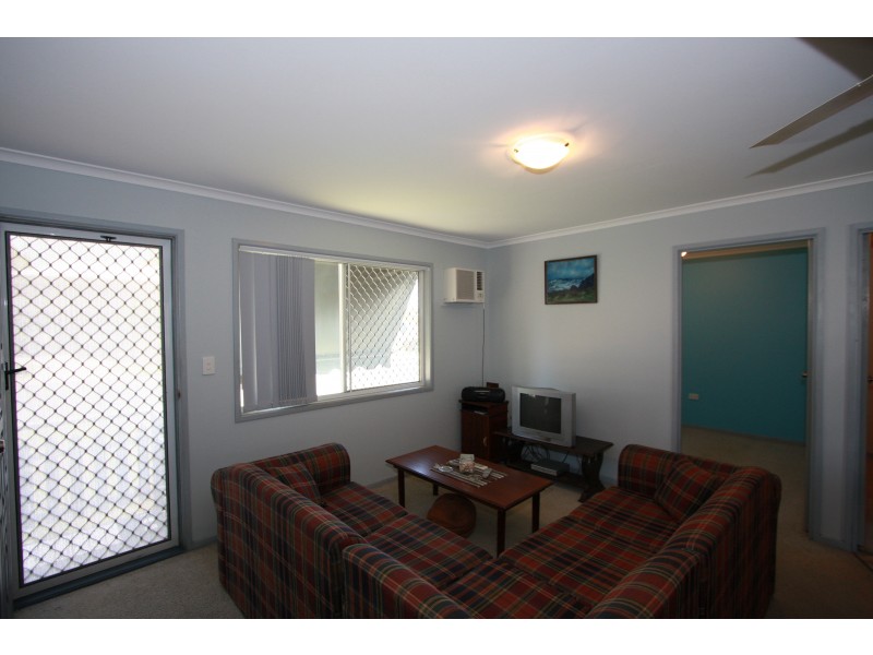 120 Limpus Street, Urangan QLD 4655
