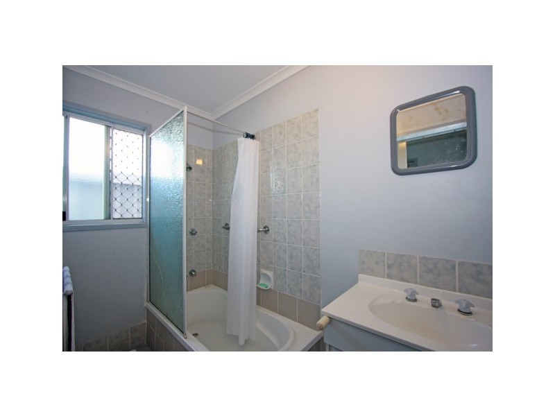 120 Limpus Street, Urangan QLD 4655