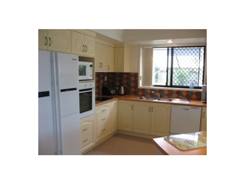 3 Treviso Court, Urangan QLD 4655
