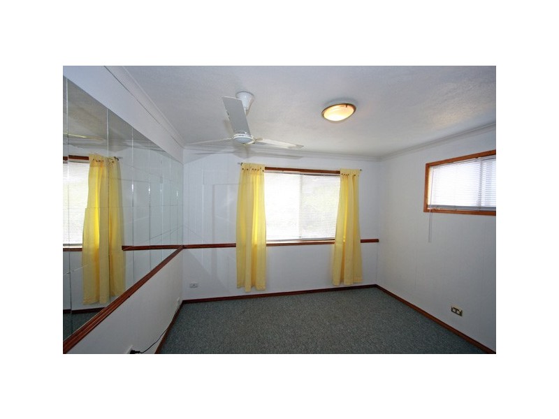 9 Southerden Street, Torquay QLD 4655