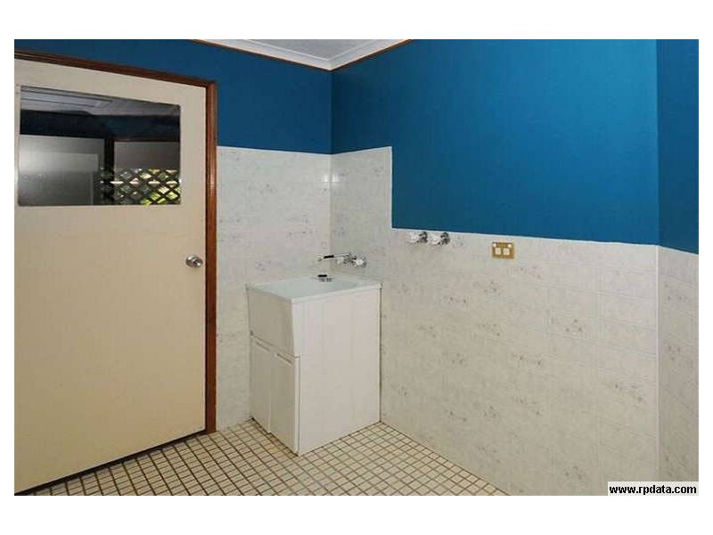 9 Southerden Street, Torquay QLD 4655