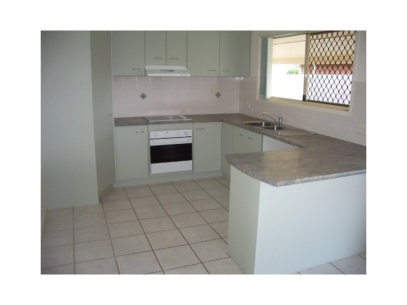 2 Kirton Road, Point Vernon QLD 4655