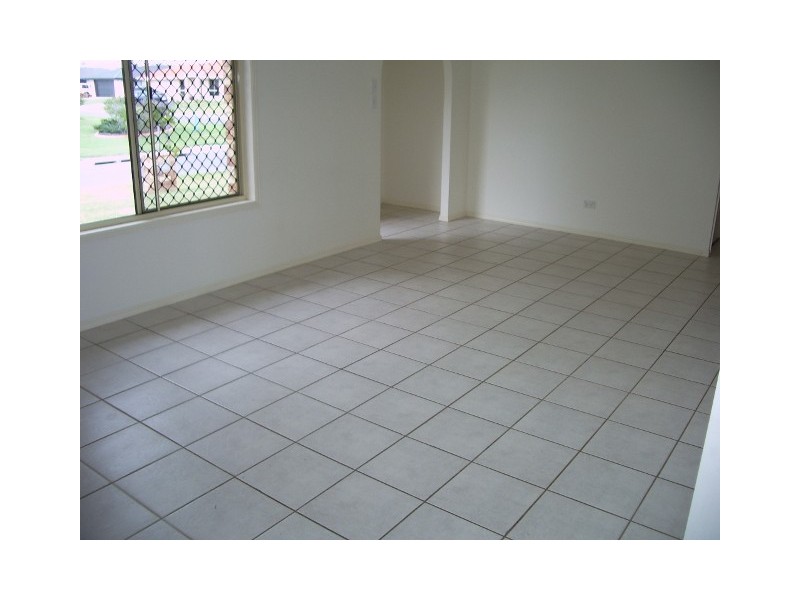 2 Kirton Road, Point Vernon QLD 4655