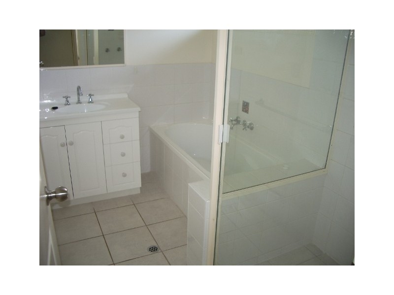2 Kirton Road, Point Vernon QLD 4655